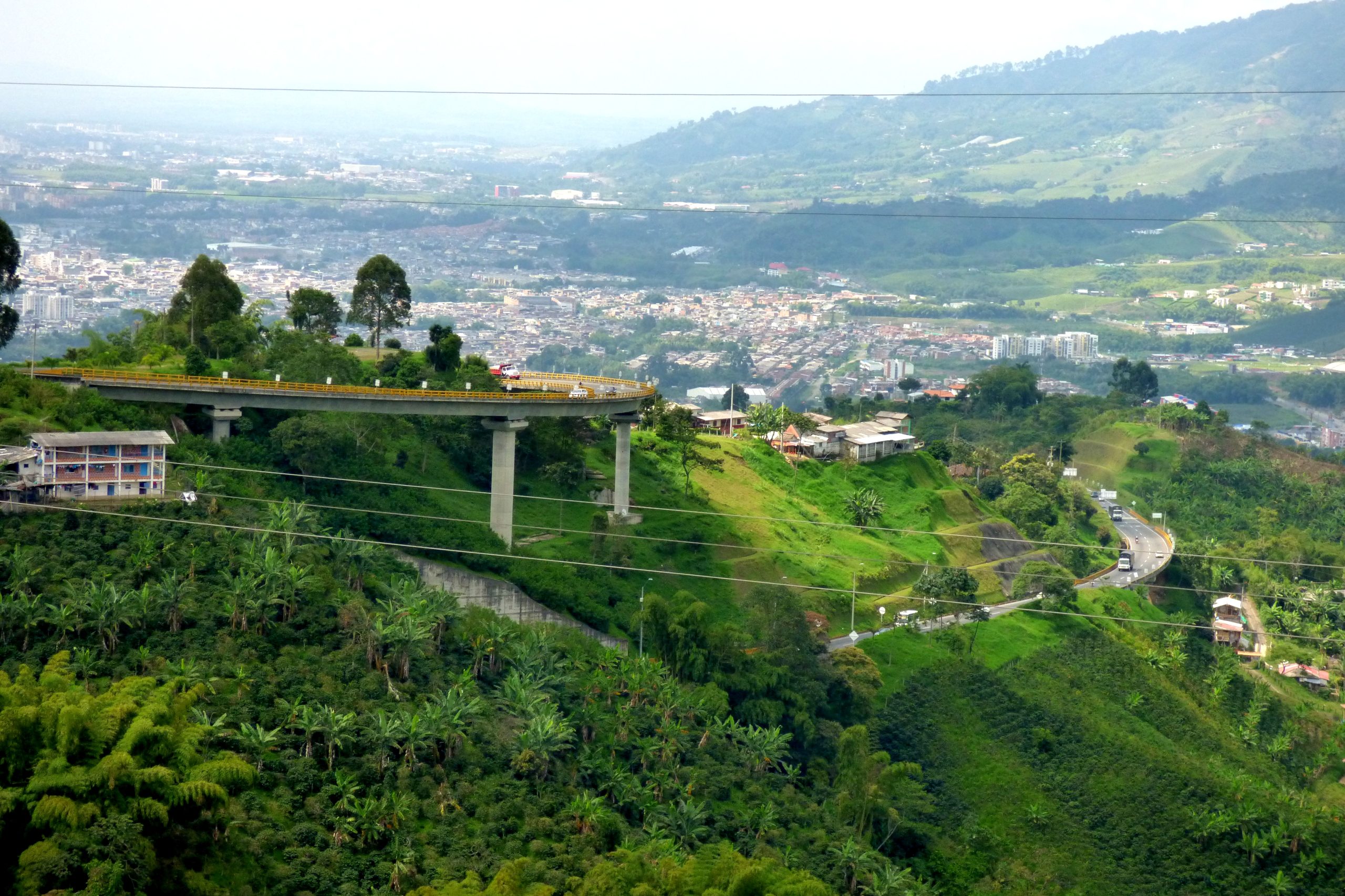 Vista_de_Dosquebradas_y_Pereira_desde_el_alto_del_Boquerón_-_Flickr_-_Alejandro_Bayer